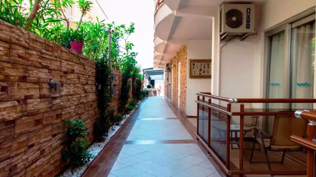 سی ال ای بیچ بوتیک مارماریس